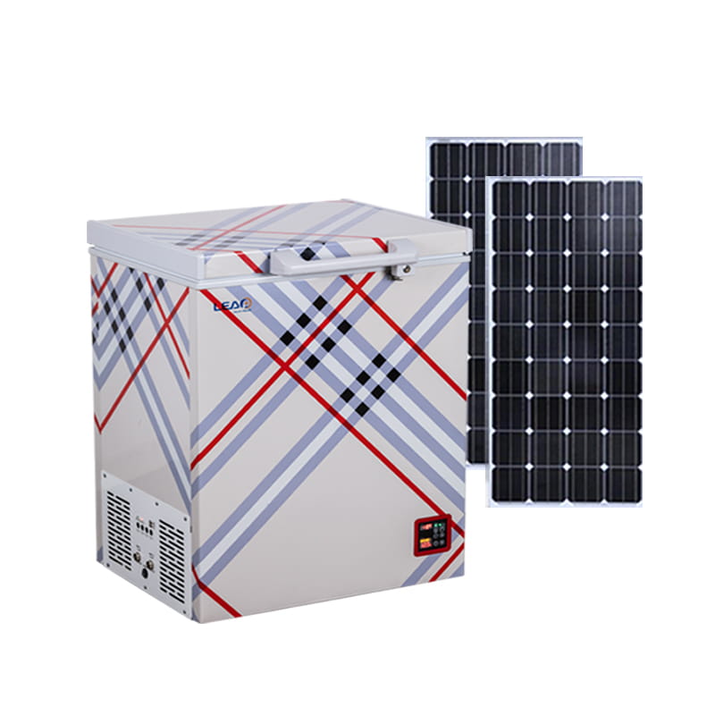 Există cerințe specifice de instalare sau configurare pentru congelatorul de 12 V CC în diferite aplicații?